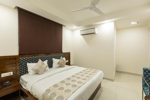 Hotel Emblem Suites- Near Delhi Airport