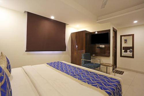 Hotel Emblem Suites- Near Delhi Airport