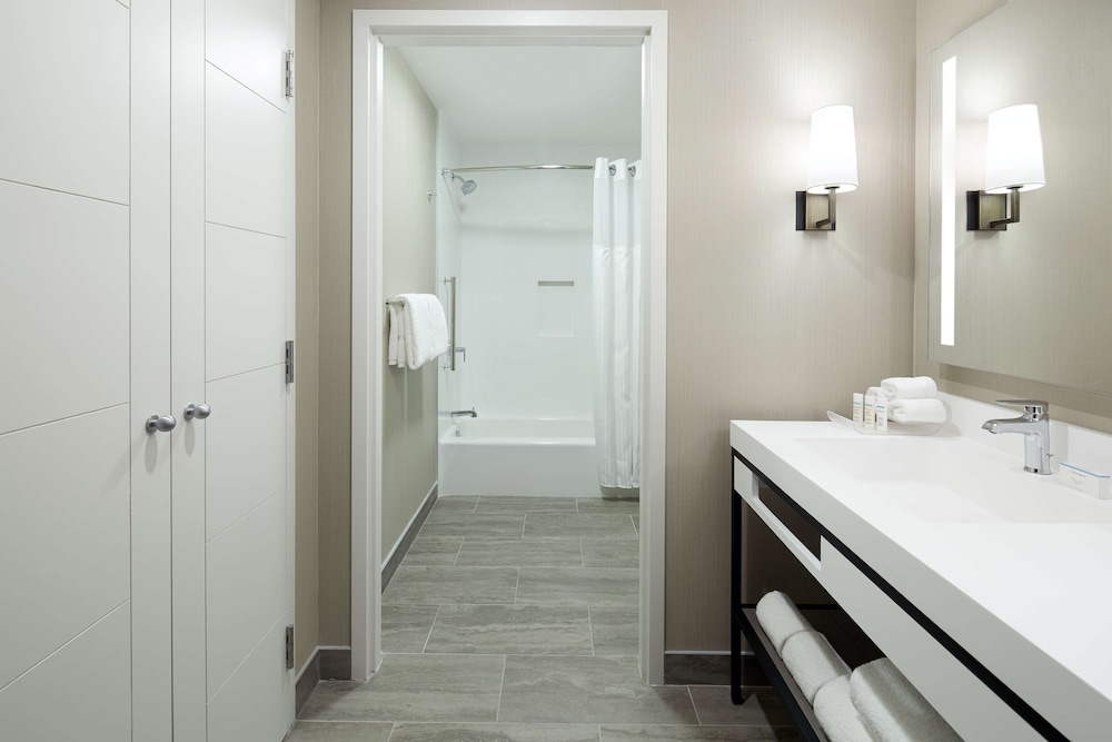 Hilton Garden Inn Montreal Midtown, Quebec, Canada