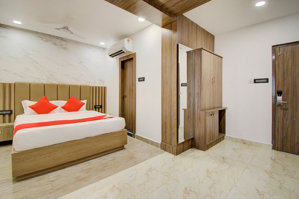 OYO 23031 V Hotel