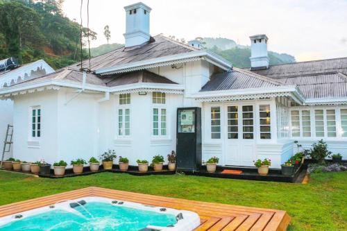 The Clovelly Bungalow