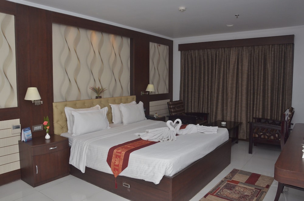 Airport City Hotel