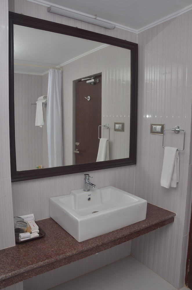 Airport City Hotel