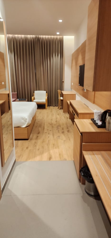 OYO 10323 Hotel Gorbandh