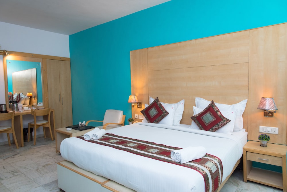 OYO 10323 Hotel Gorbandh