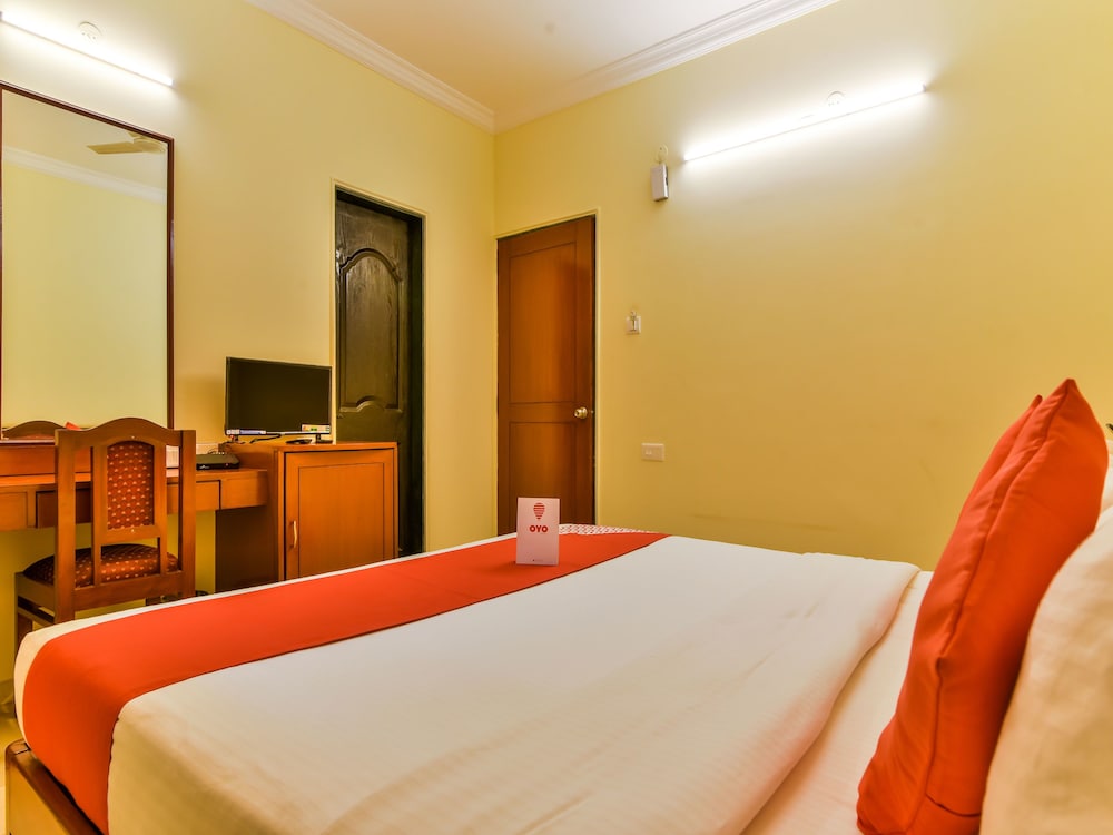 OYO 14930 Gomati Business Hotel