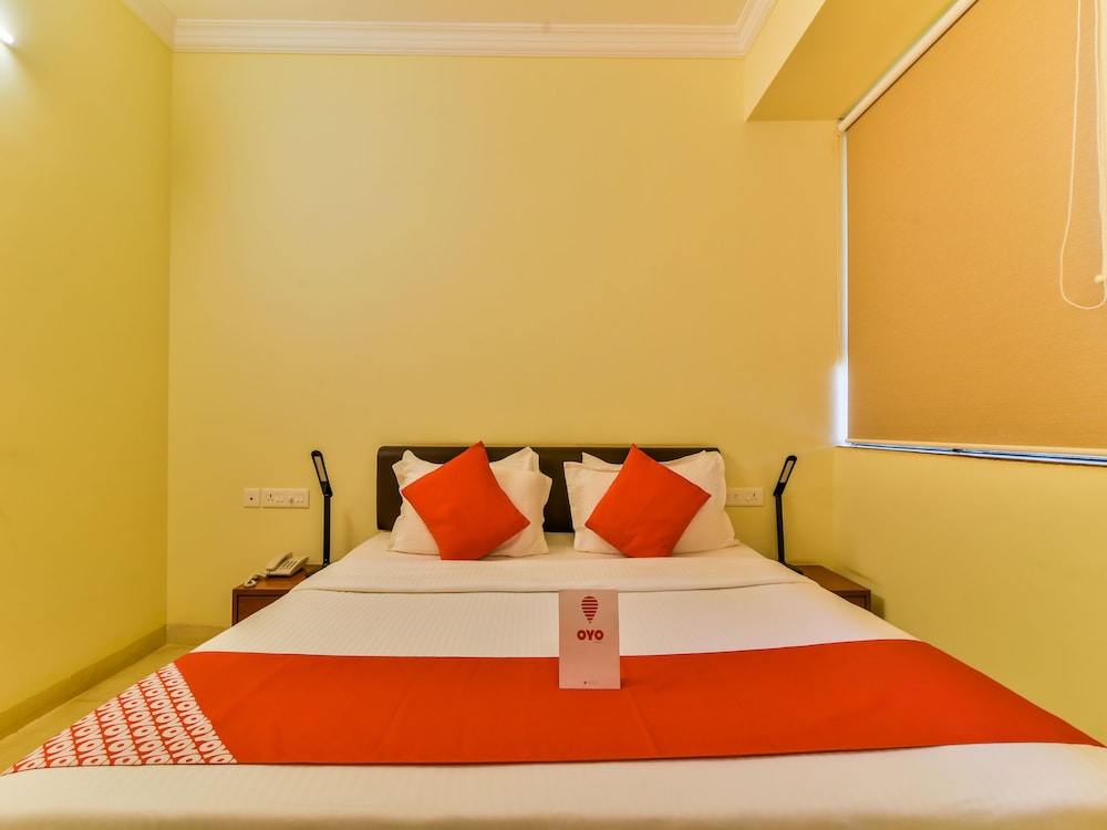 OYO 14930 Gomati Business Hotel
