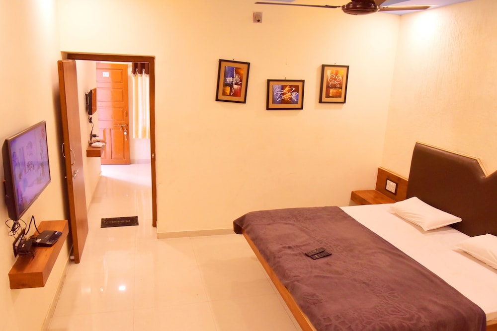 Hotel Mamta Palace, 500 meters from nakki lake