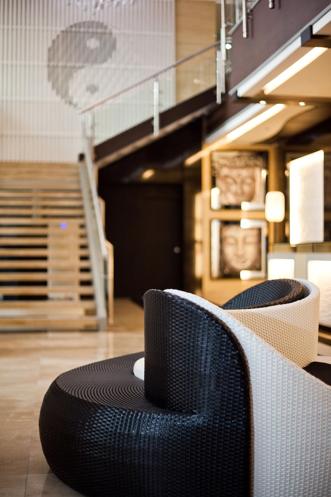 Y2 Residence Hotel