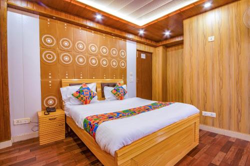 OYO 37373 Hotel Sapphire