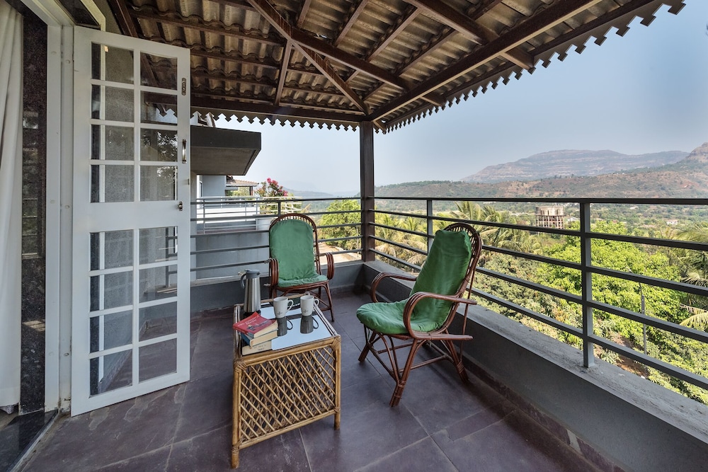 CosmicStays GreyStone Villa Mountain View & Dam