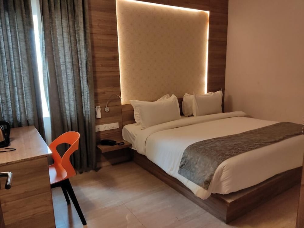 Hotel Adhikrishna Arcade