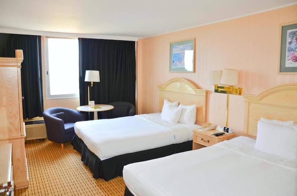 Ramada by Wyndham North Bergen