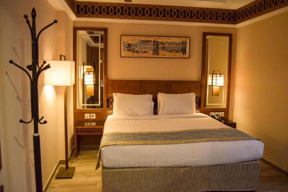 Violet Al Azizia Hotel