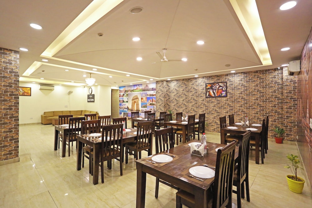 Hotel D Capitol - Delhi Airport