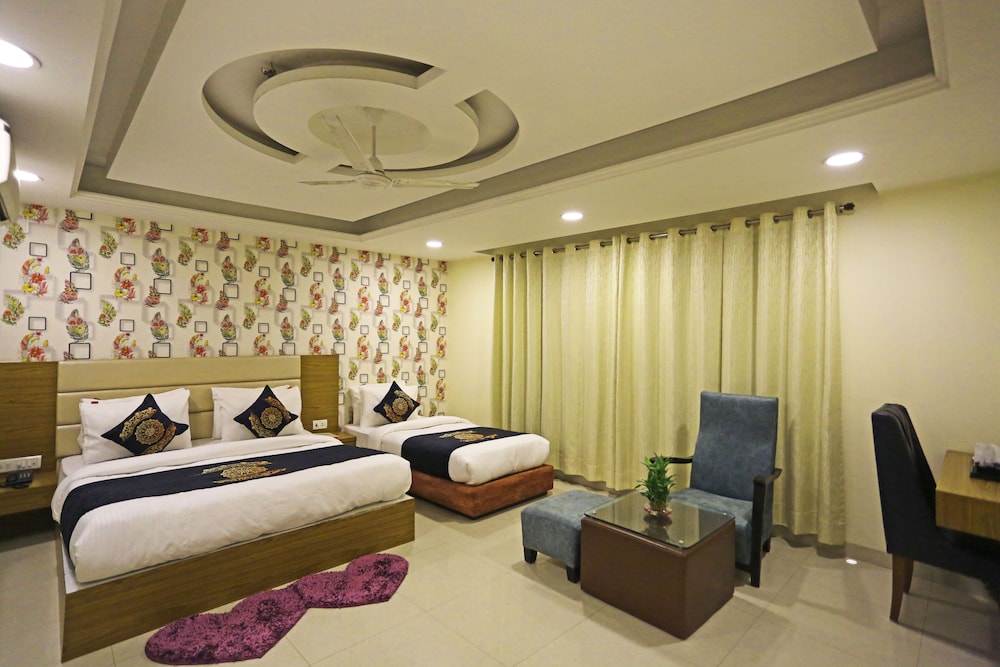 Hotel D Capitol - Delhi Airport