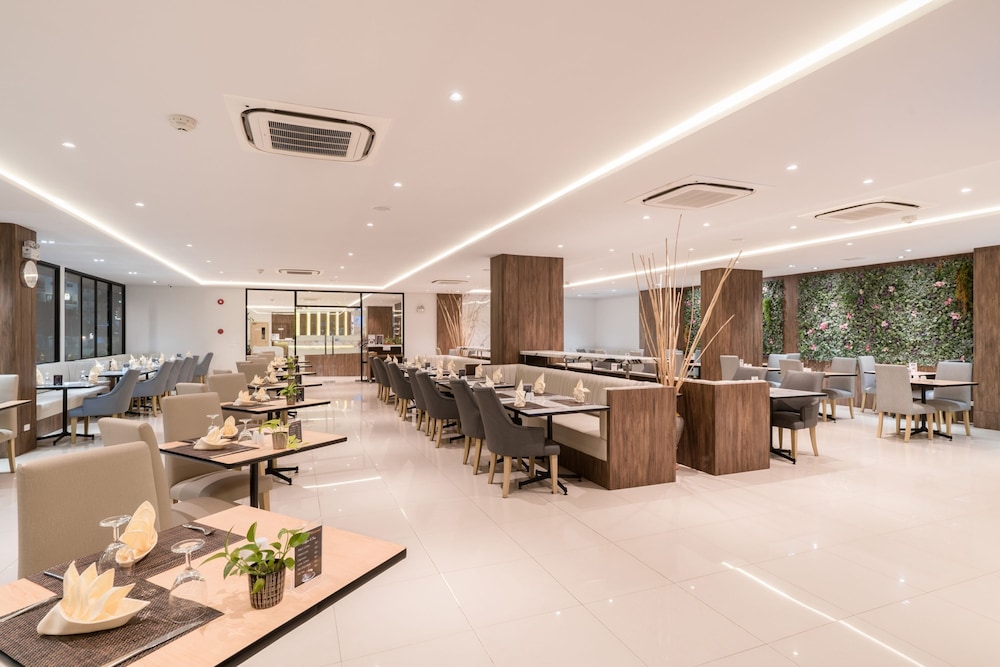 New Square Patong Hotel