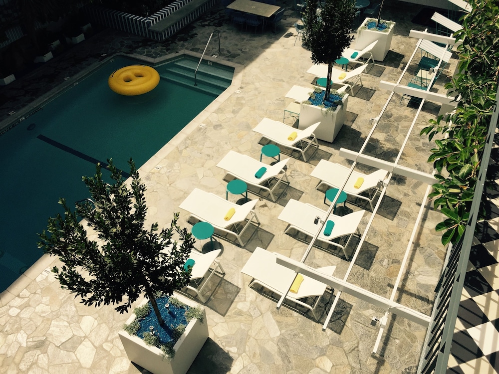 Beverly Laurel Hotel at West Hollywood