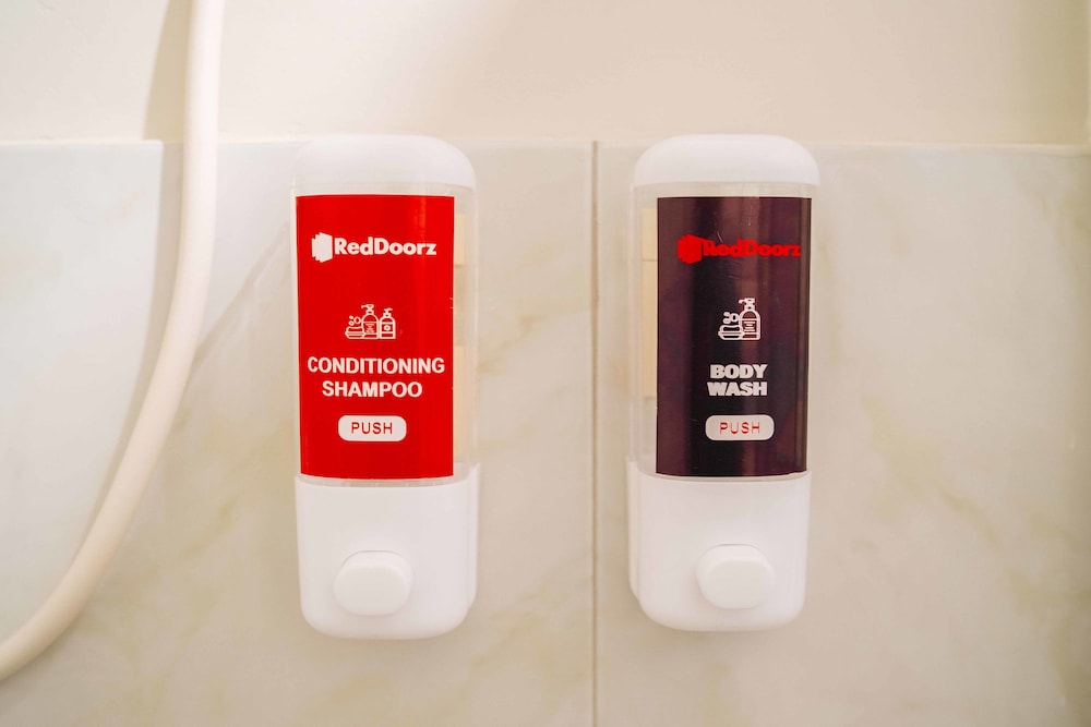 RedDoorz Plus near San Pedro Cathedral