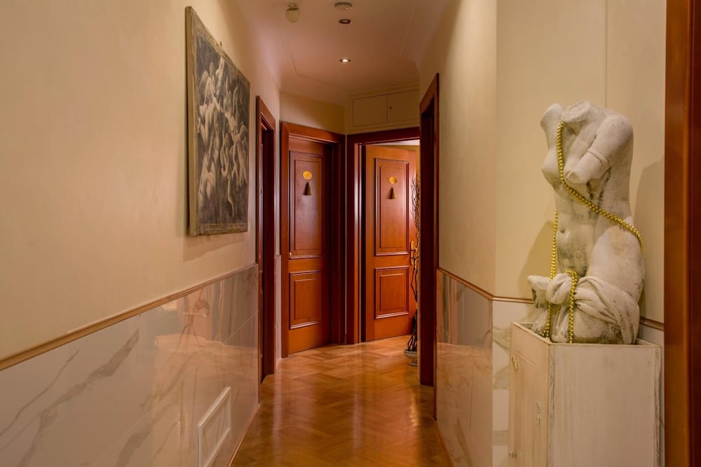 Luxury Rooms H 2000 Roma