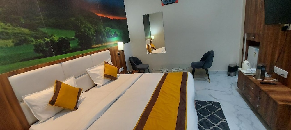 Hotel Virasat Palace
