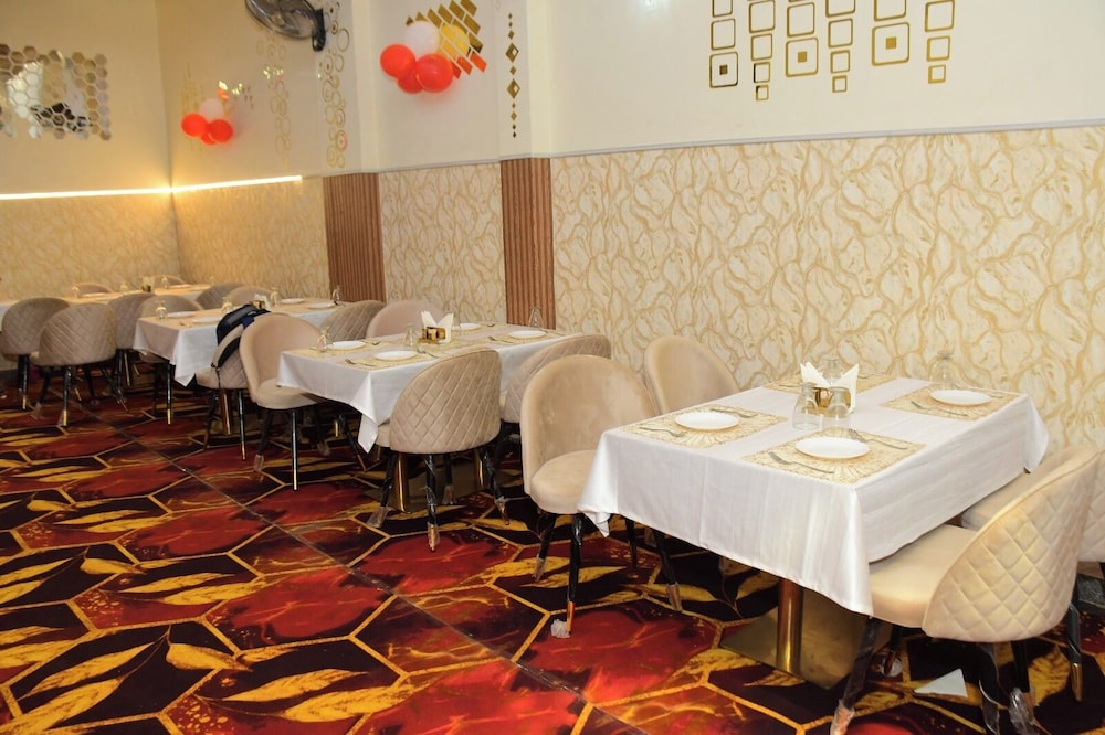 Hotel Virasat Palace