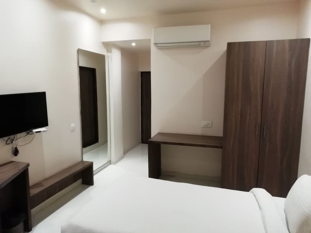 Hotel Ashish  International
