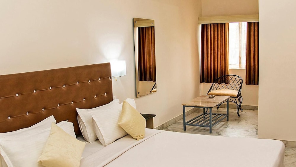  Royal Airavatha Residency Hotel