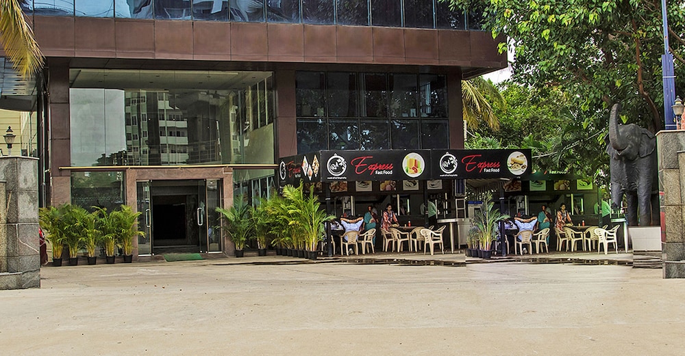 Royal Airavatha Residency Hotel