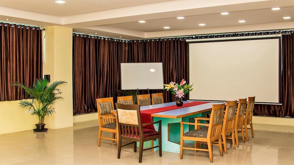  Royal Airavatha Residency Hotel
