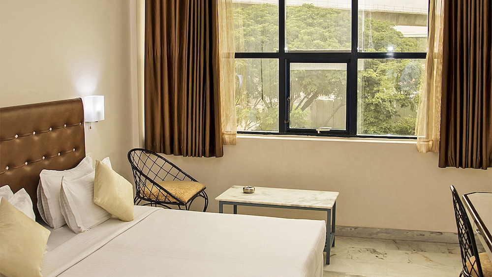  Royal Airavatha Residency Hotel