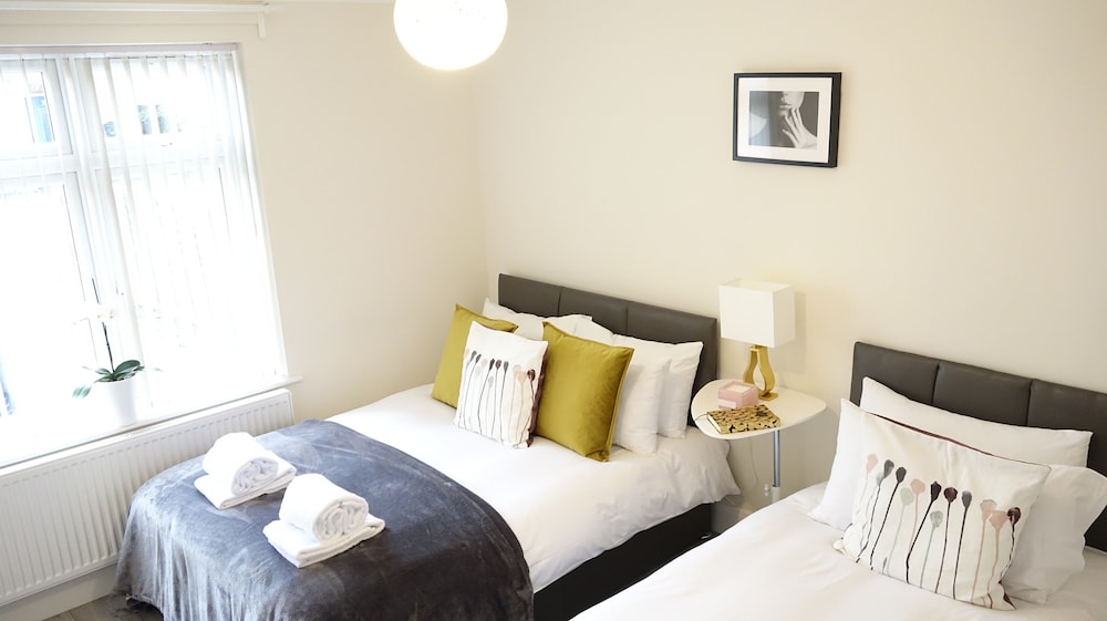 London Heathrow Airport Rooms H.C by C&P