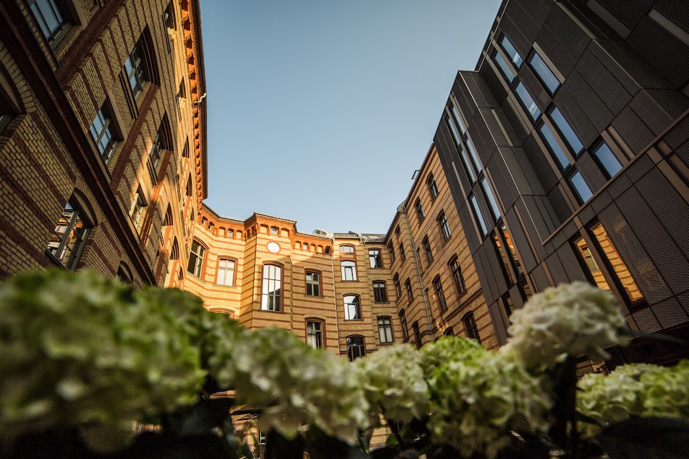 Numa Berlin Weinmeister