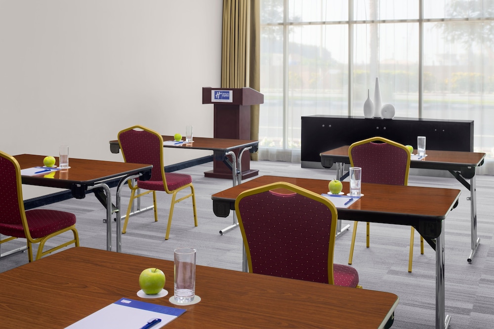 Holiday Inn Express Dubai Jumeirah by IHG
