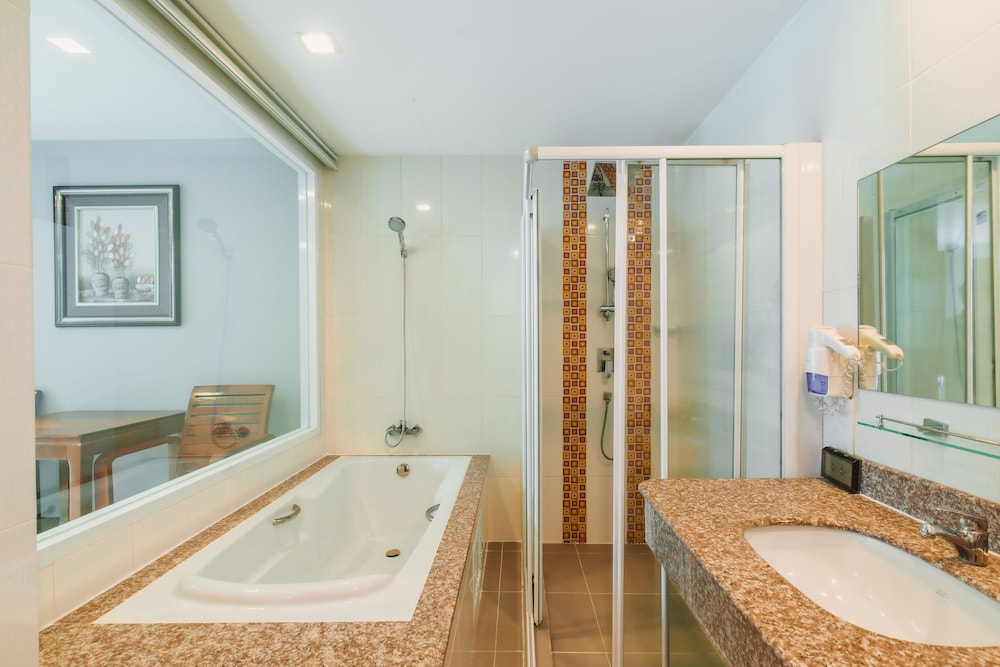 Elite Suites Patong