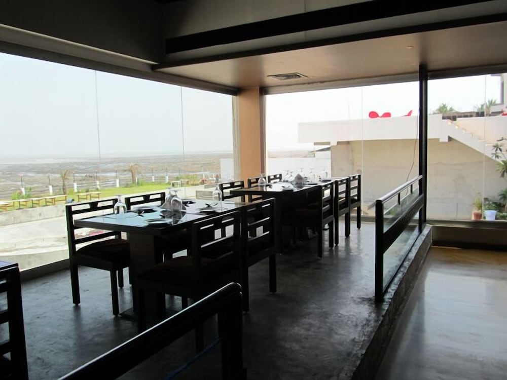 Hotel Sea Rock Inn - Managed by ODON Hospitality