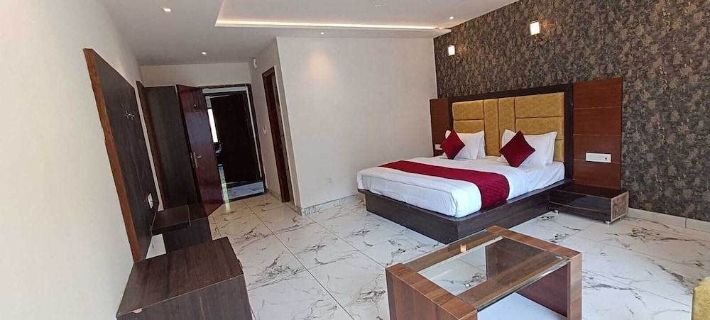 Hotel Dalhousie Hills Raj Nirmal