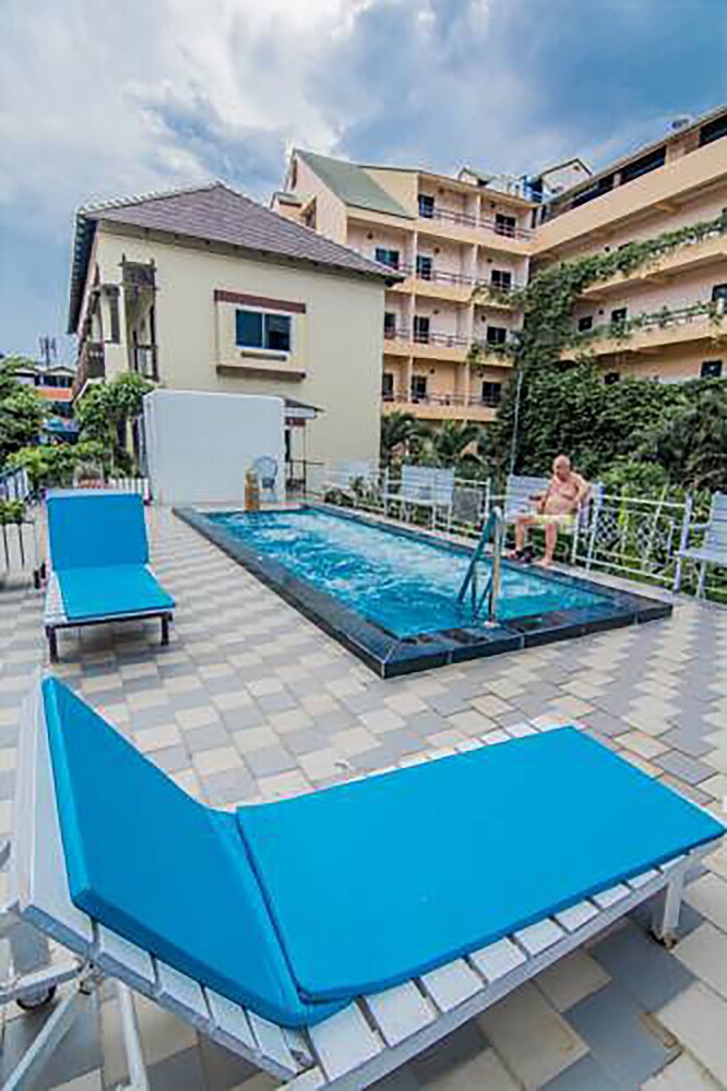 Sutus Court 4