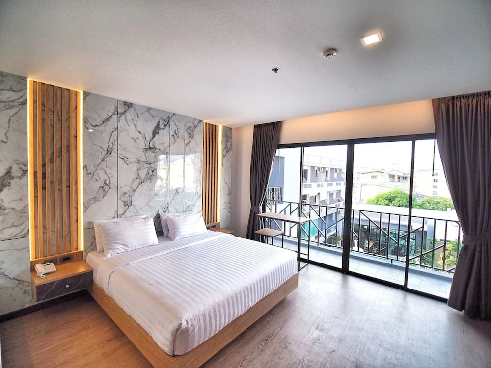 Sleep With Me Pattaya