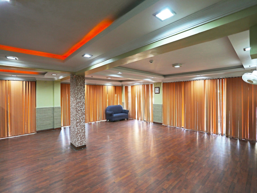 OYO 15258 Hotel Arya International