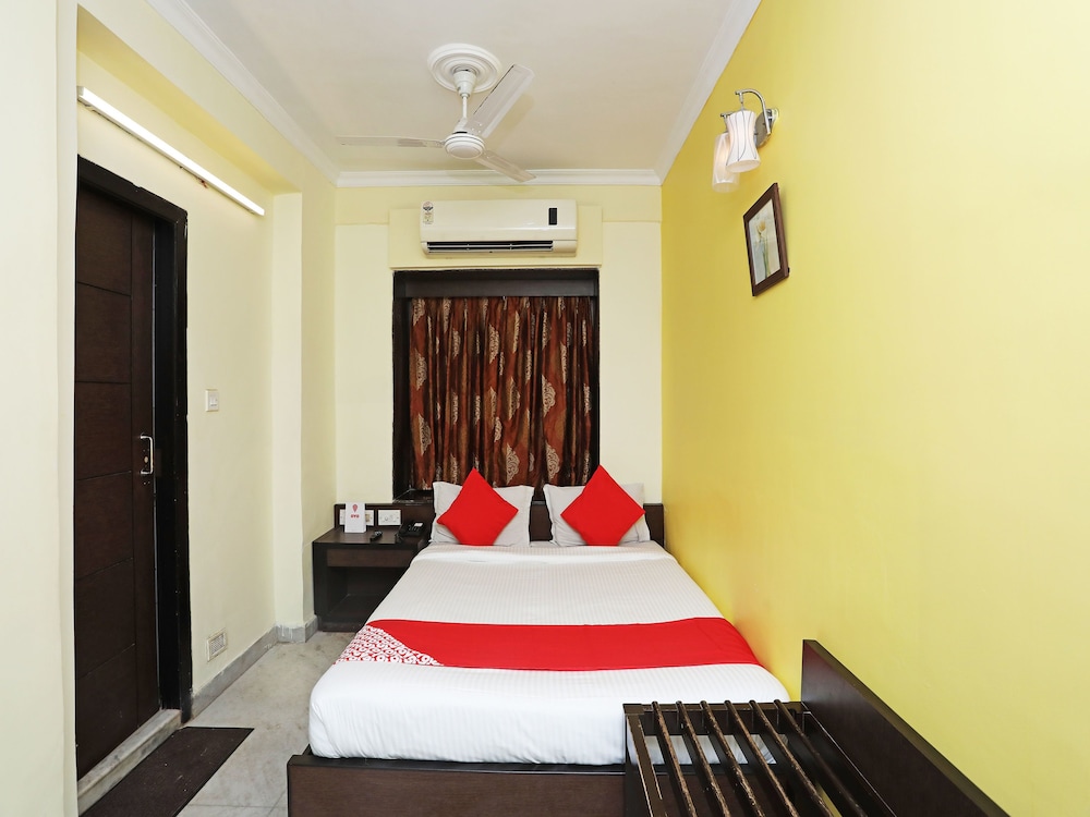OYO 15258 Hotel Arya International