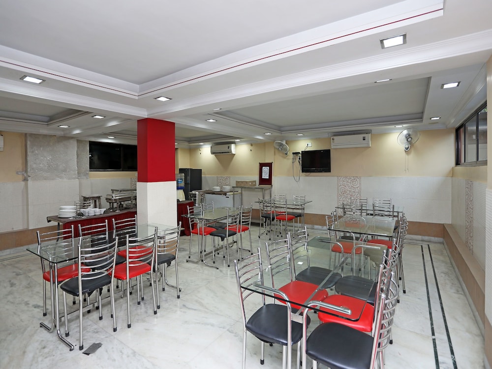 OYO 15258 Hotel Arya International