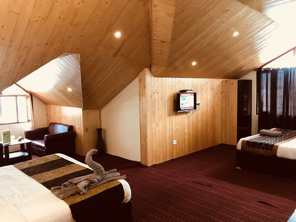 Hotel Hadimba Palace - Near Mall Road