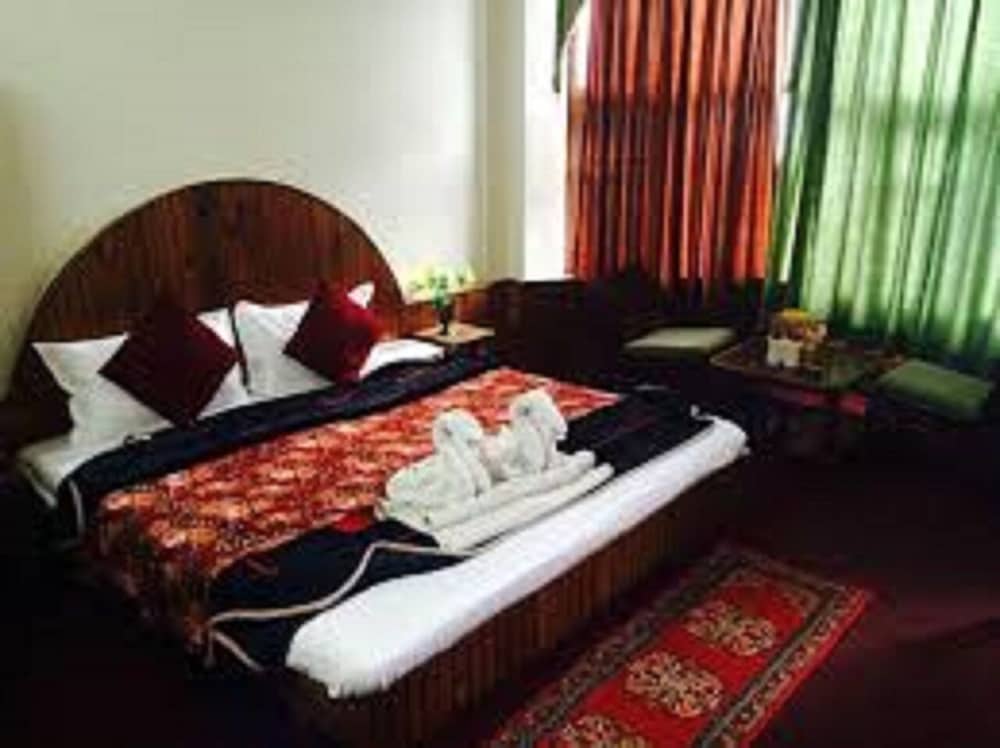 Hotel Hadimba Palace - Near Mall Road