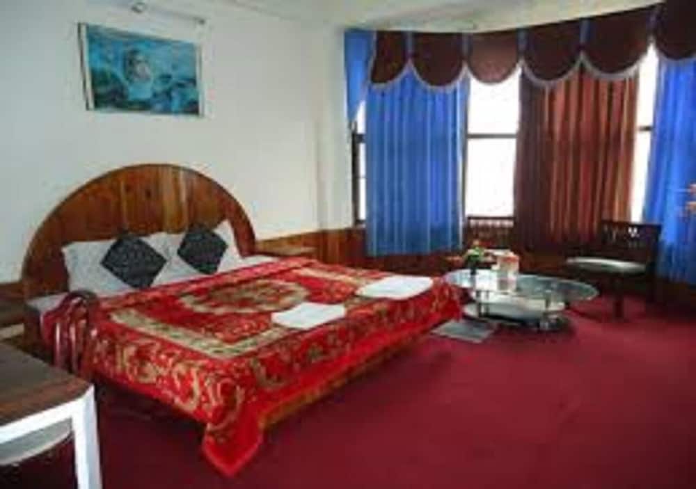 Hotel Hadimba Palace - Near Mall Road