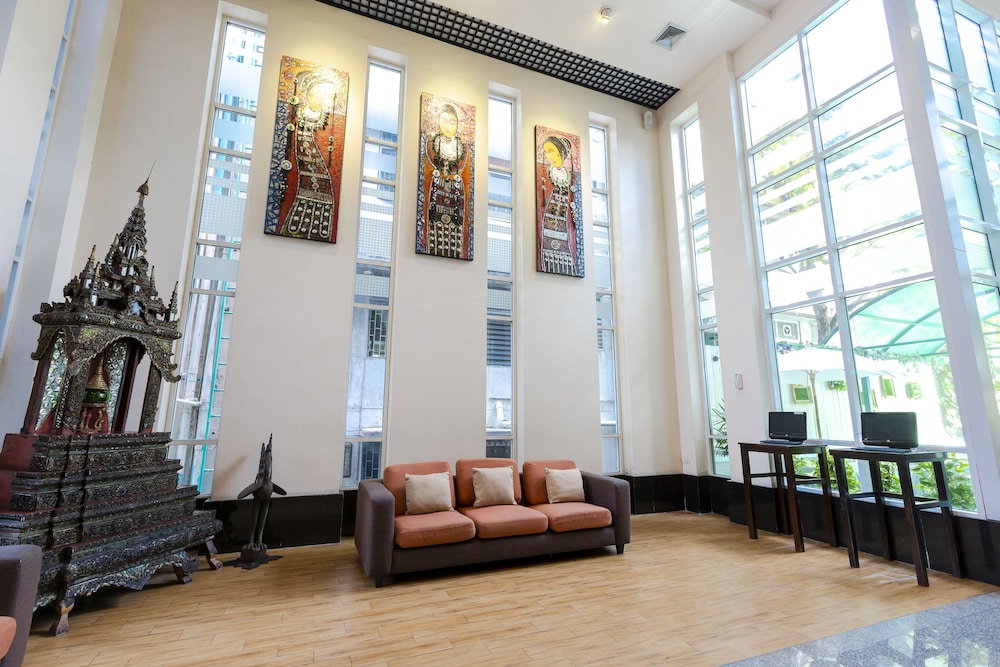 Pinnacle Lumpinee Park Hotel
