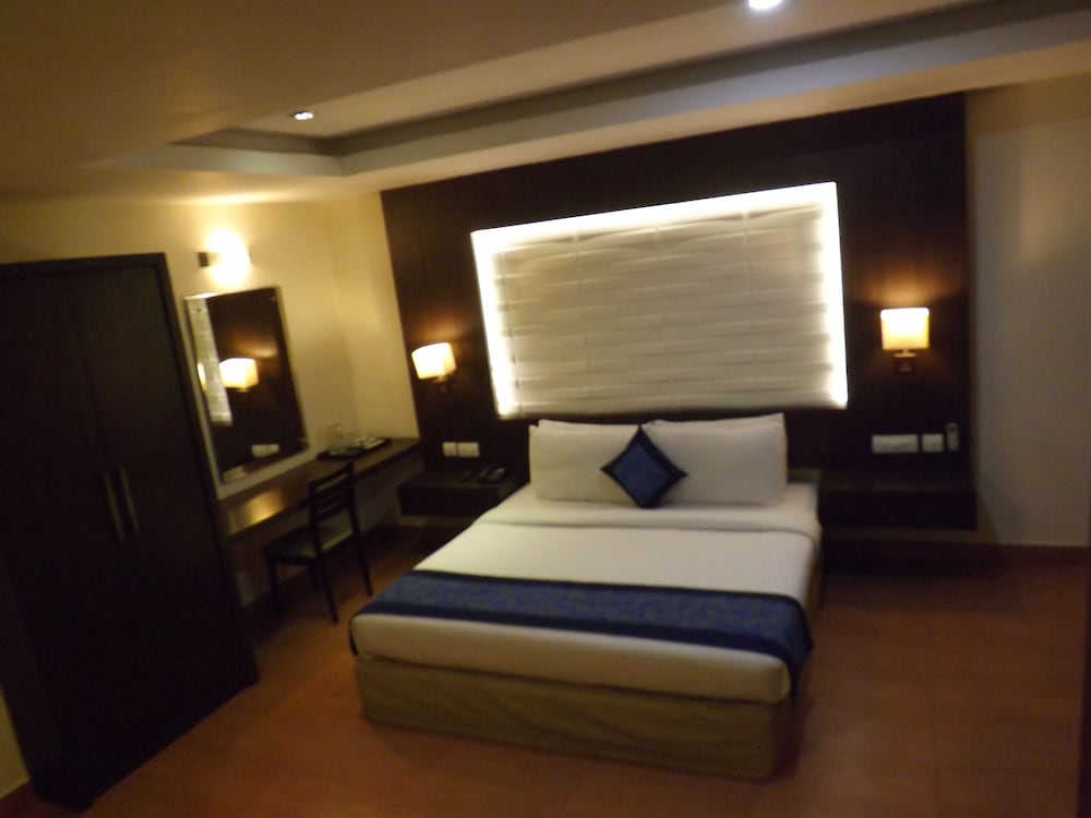 Shanthi Castle International Premium Hotel
