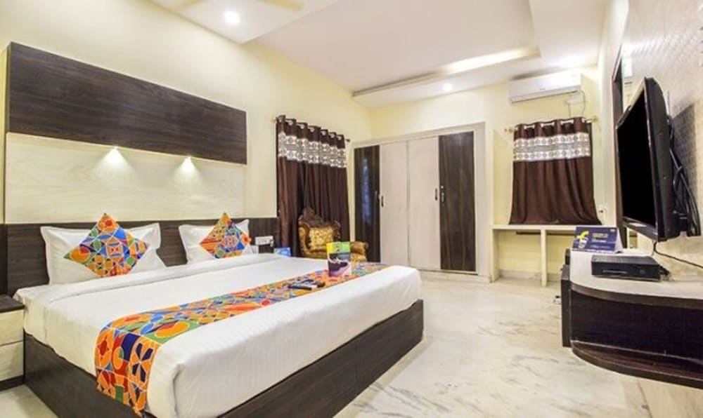 FabHotel Crown Suites