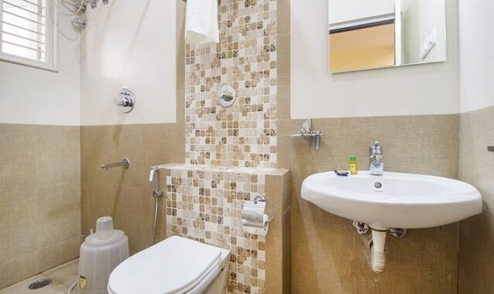 FabHotel Crown Suites