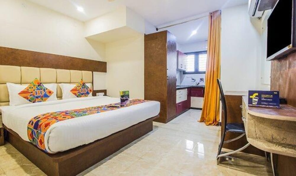 FabHotel Crown Suites